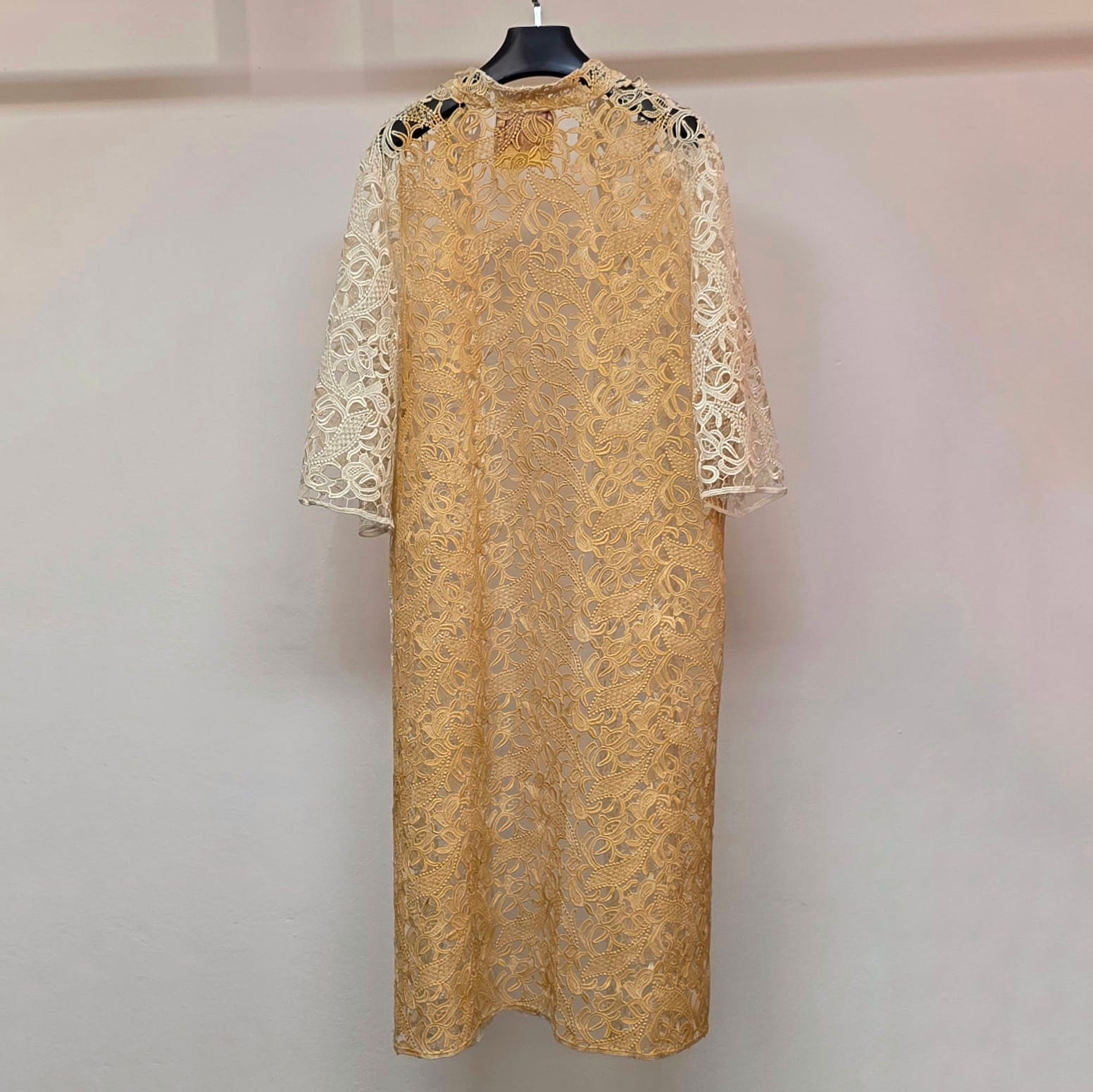 Ivory Dentelle Robe