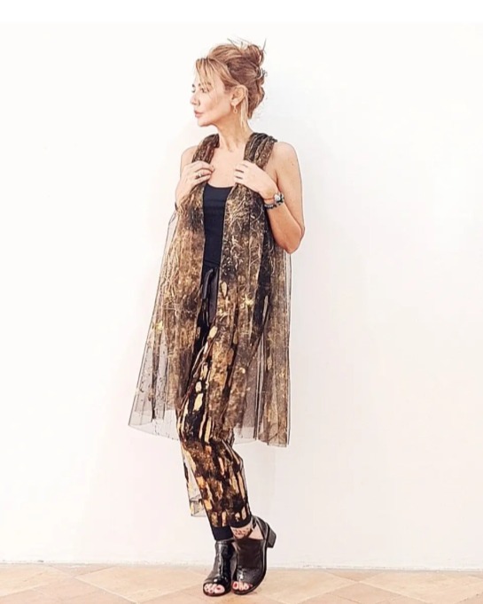 Roula Harb — Black & Gold Pants Ensemble, side profile